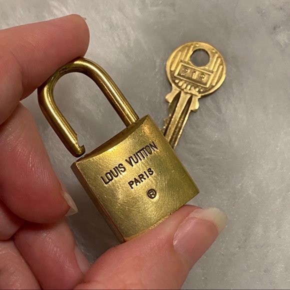 Vintage Authentic LOUIS VUITTON Lock/Key Set #219 - Picture 5 of 7